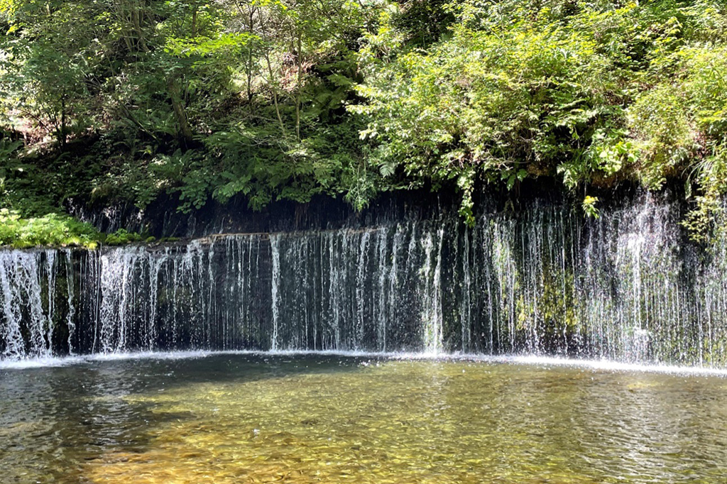 軽井沢エリアのドライブスポットの白糸の滝