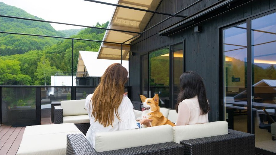 軽井沢の一棟貸しヴィラリゾート　あさま空山望　テラス　ペット・愛犬と泊まれる