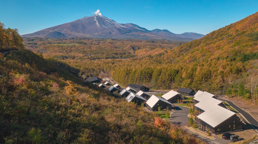 軽井沢の紅葉のあさま空山望　一棟貸しヴィラリゾートあさま空山望